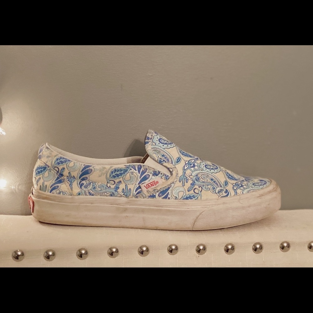 A little beat up but not horrible condition - Picture 2 of 4